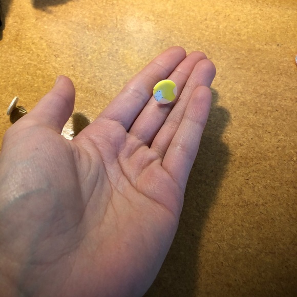 Clay studs - Picture 3 of 3